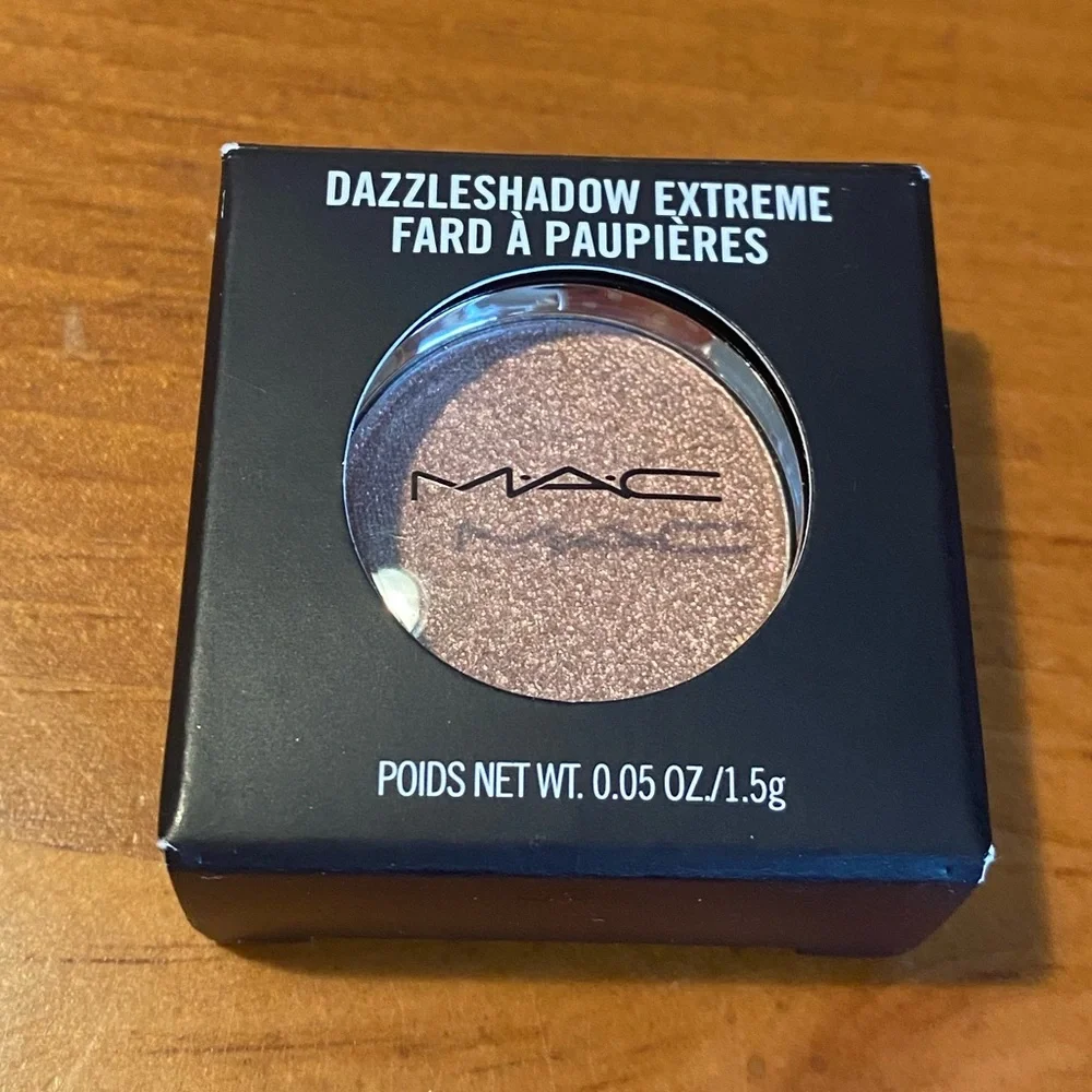 MAC Dazzleshadow Extreme Eyeshadow